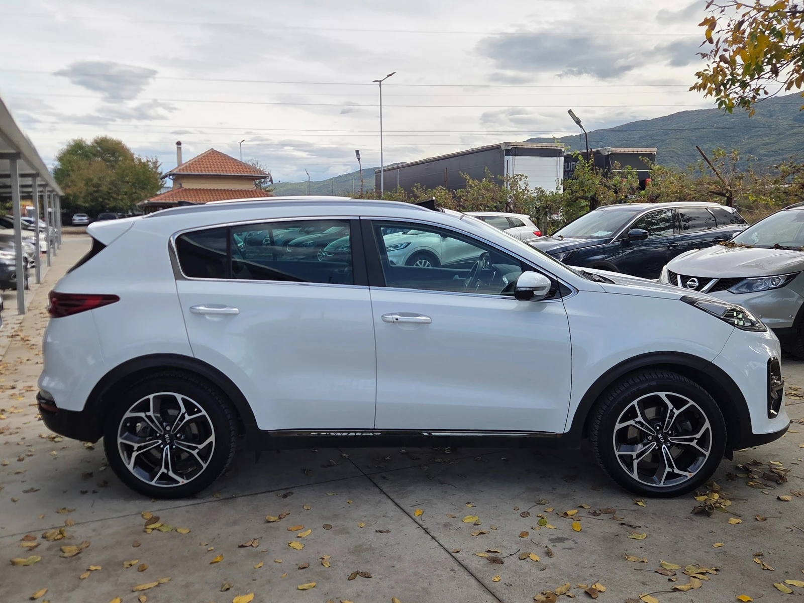 Kia Sportage 1.6 D* * GT-LINE* * 360-KAMERI* PANORAMA* ОБСЛУЖЕН, снимка 4 - Автомобили и джипове - 56717881