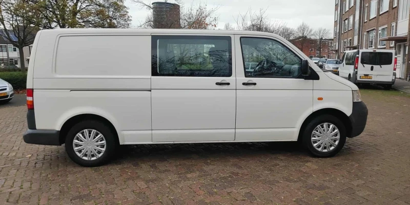VW Transporter 2.5 TDI, снимка 4 - Бусове и автобуси - 52585813