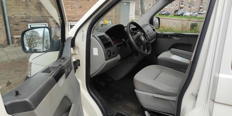 VW Transporter 2.5 TDI, снимка 5 - Бусове и автобуси - 52585813