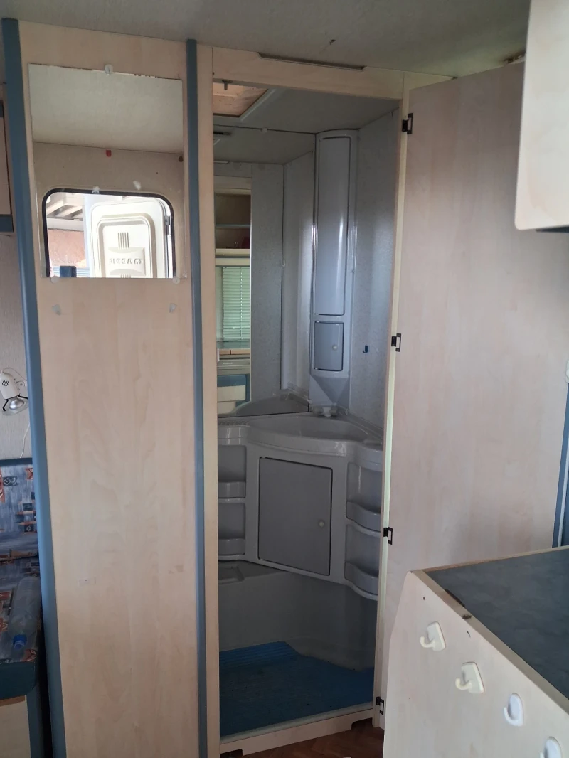 Каравана Adria 520, снимка 3 - Каравани и кемпери - 53013441