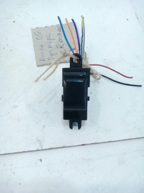 Копче ел.стъкло предно дясно Нисан Примера