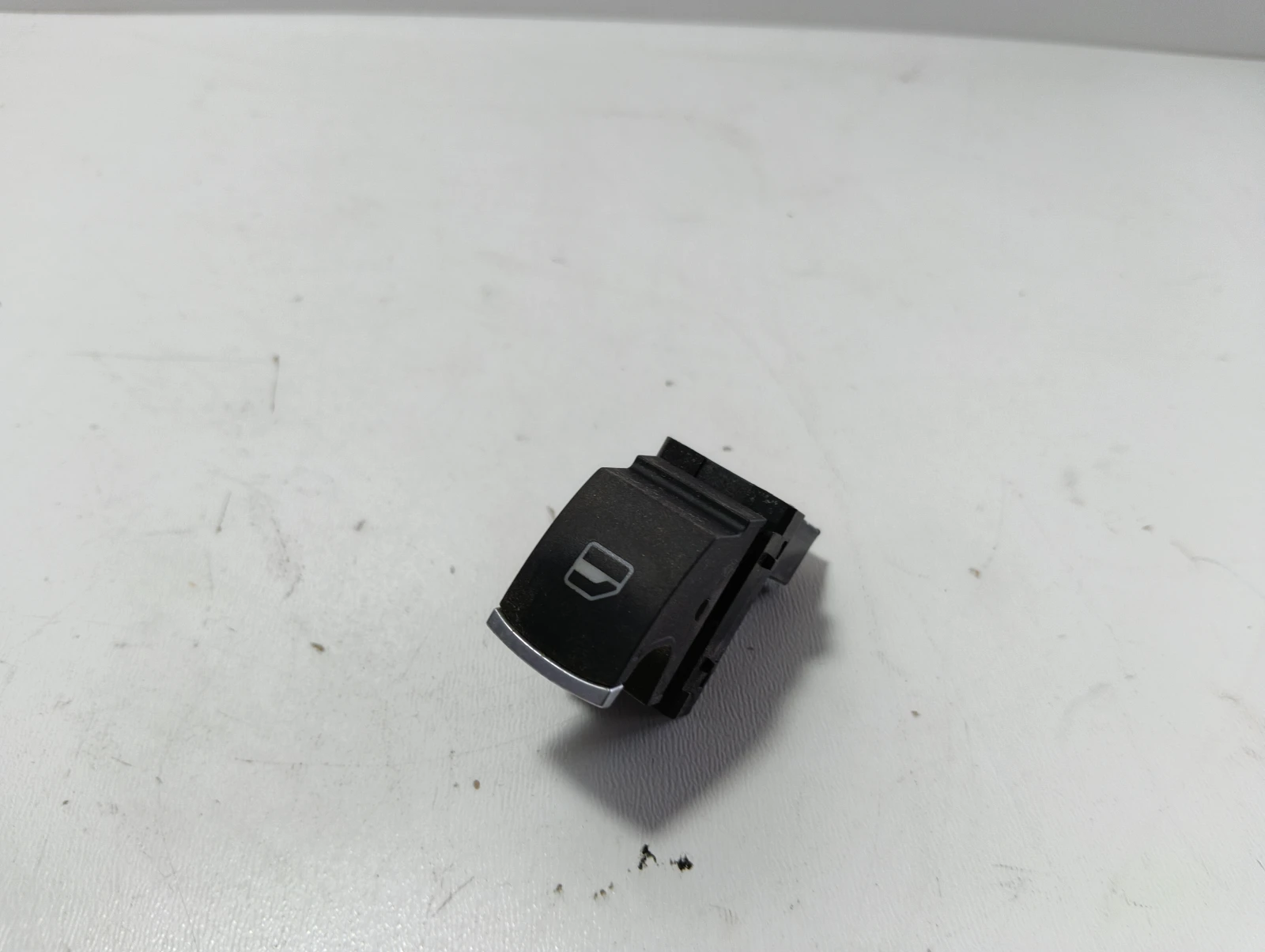 копче ел. стъкла 5K0959855 VW Tiguan