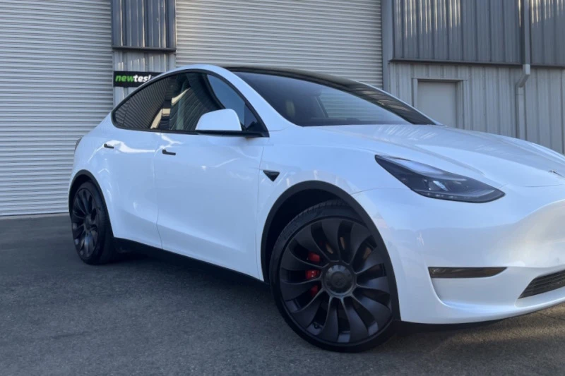 Tesla Model Y Performance - ПРОДАДЕНА, снимка 10 - Автомобили и джипове - 43018722