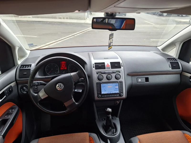 VW Touran 2.0 TDI CROSS, снимка 15 - Автомобили и джипове - 49517687