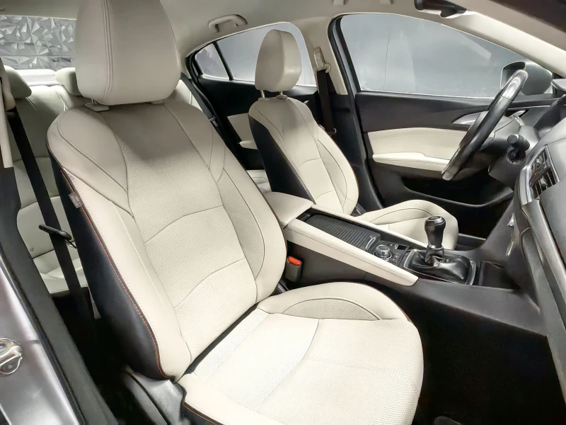 Mazda 3 SKYACTIV* SEDAN* НАВИ* ТЕМПОМАТ* BOSE* ТОП, снимка 7 - Автомобили и джипове - 51963760