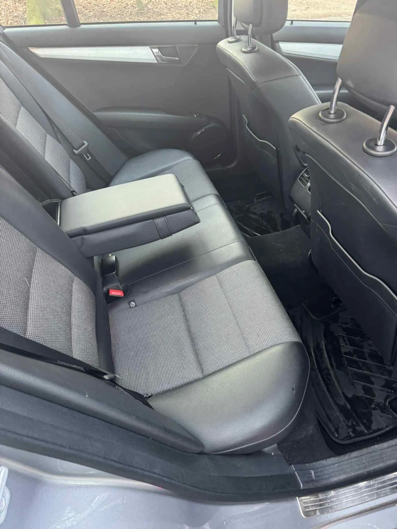 Mercedes-Benz C 180, снимка 2 - Автомобили и джипове - 53309233