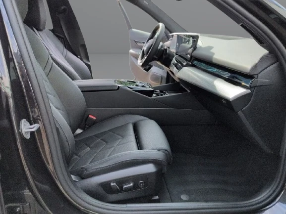 BMW 530 e = M-Sport = Shadow Line Гаранция, снимка 11 - Автомобили и джипове - 55406252
