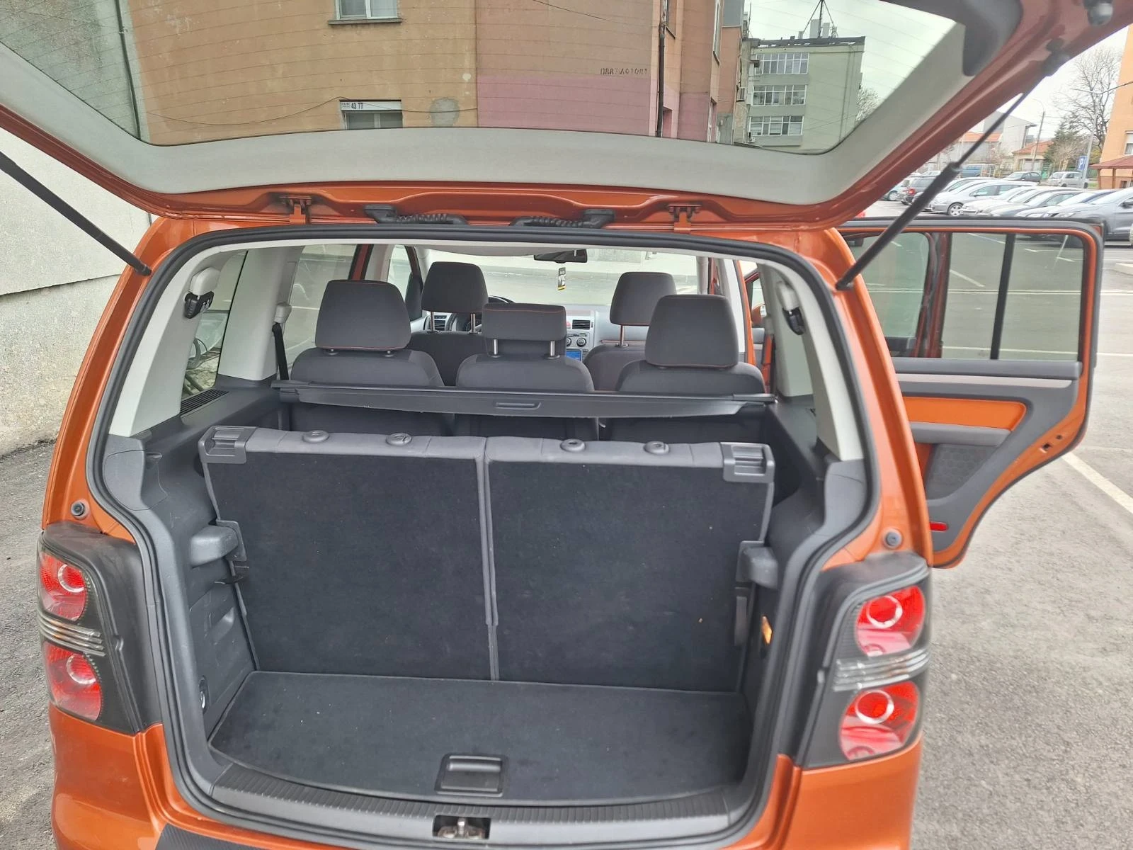 VW Touran 2.0 TDI CROSS - изображение 10