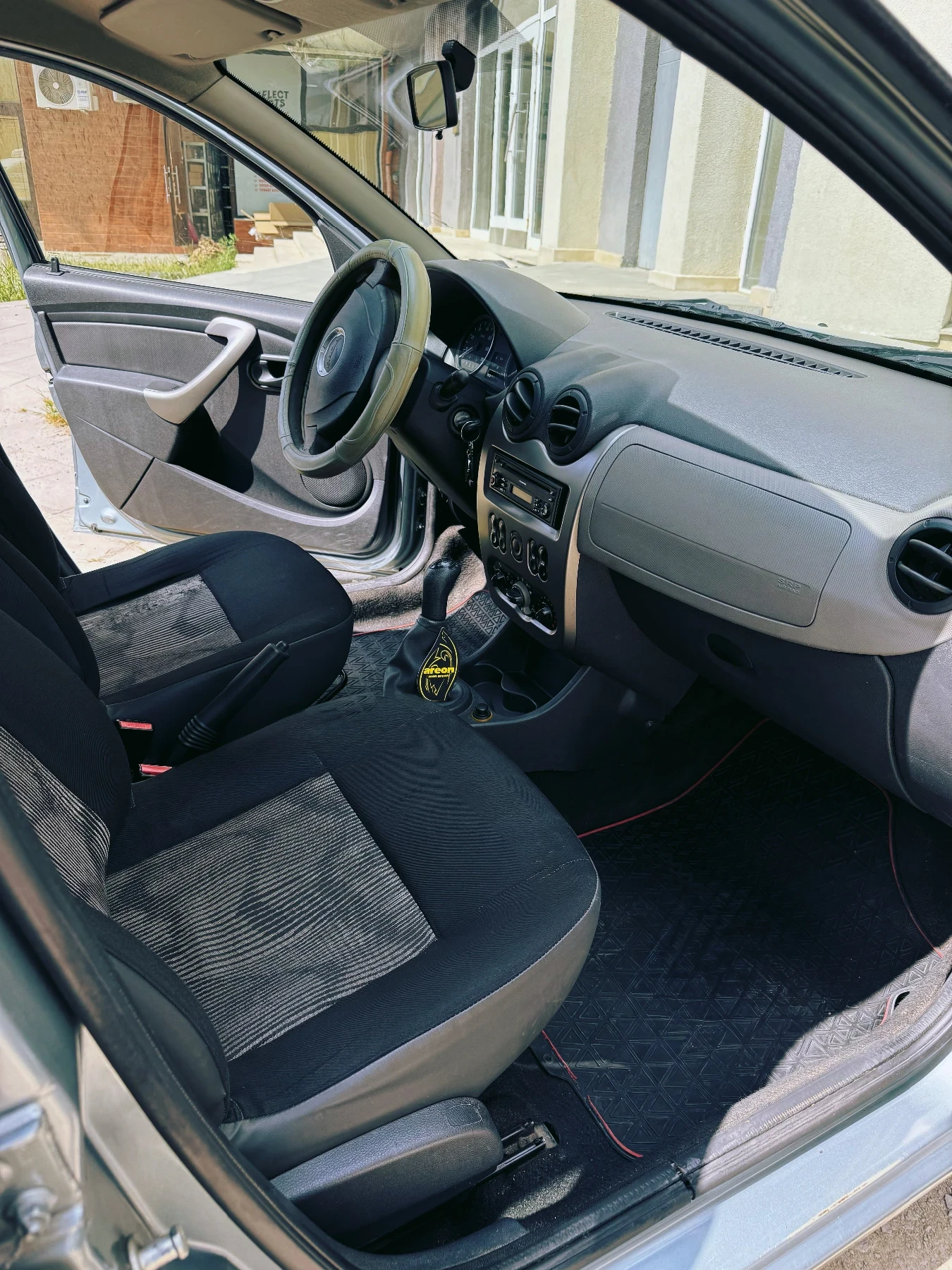 Dacia Sandero 1.4 MPi - изображение 8
