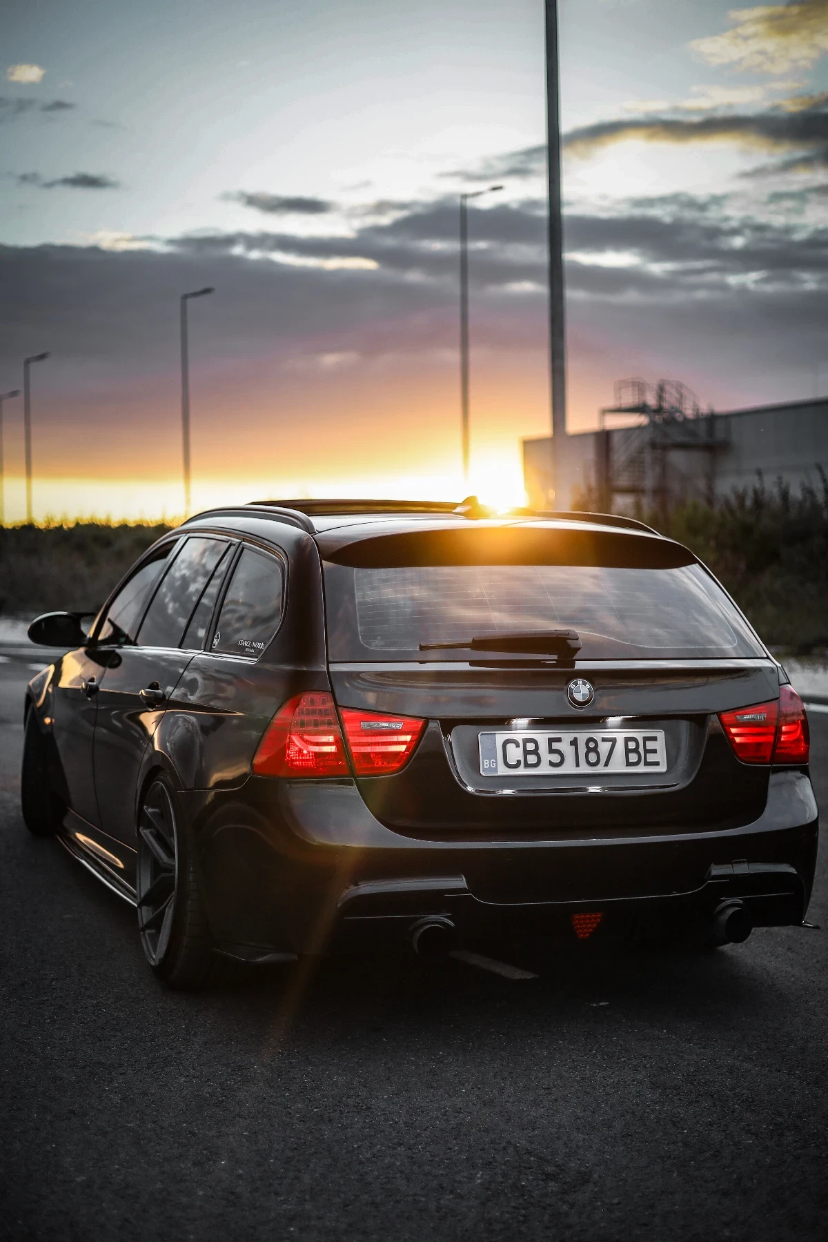 BMW 330 Touring - изображение 2