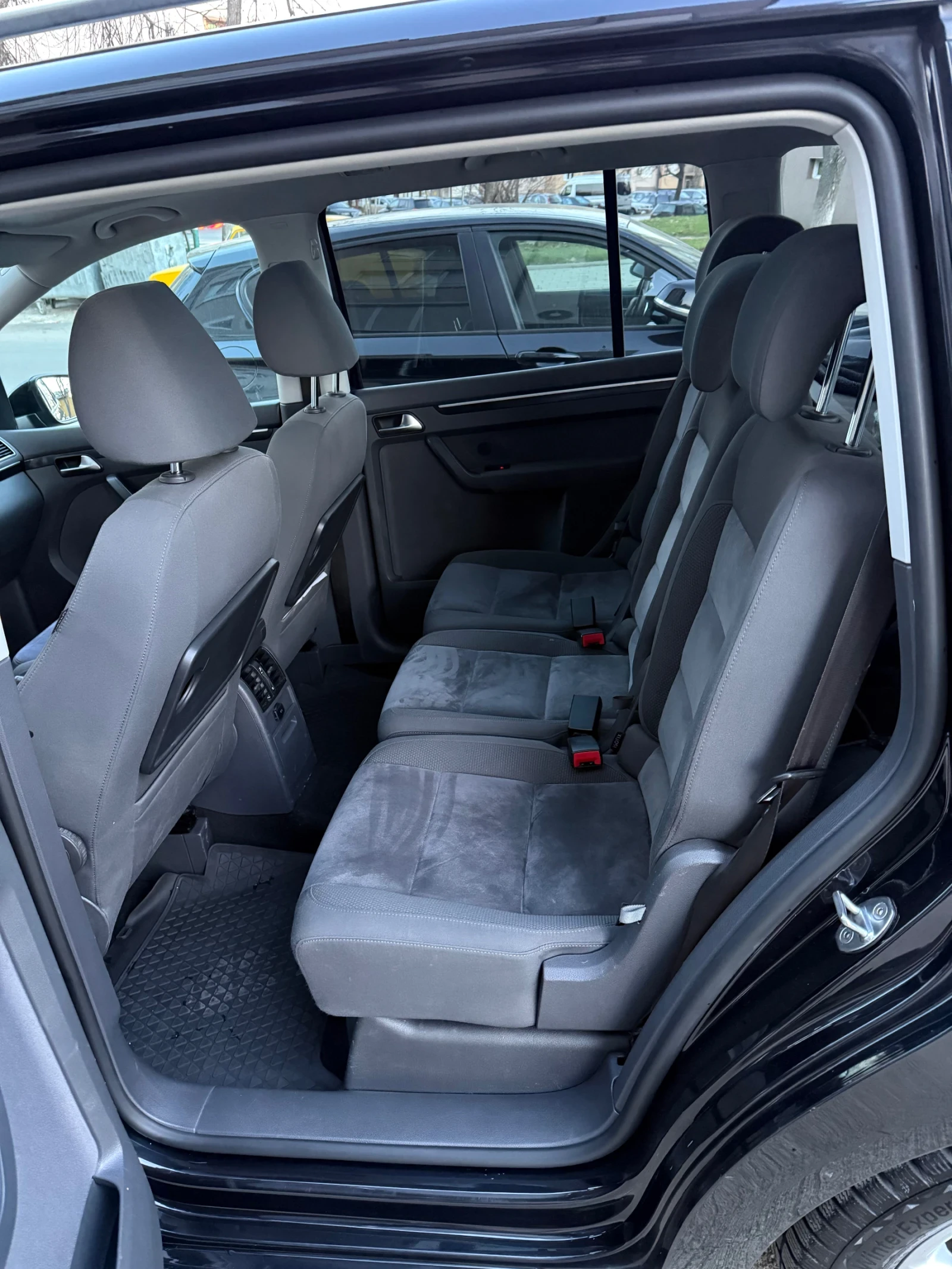 VW Touran, снимка 11 - Автомобили и джипове - 53980518