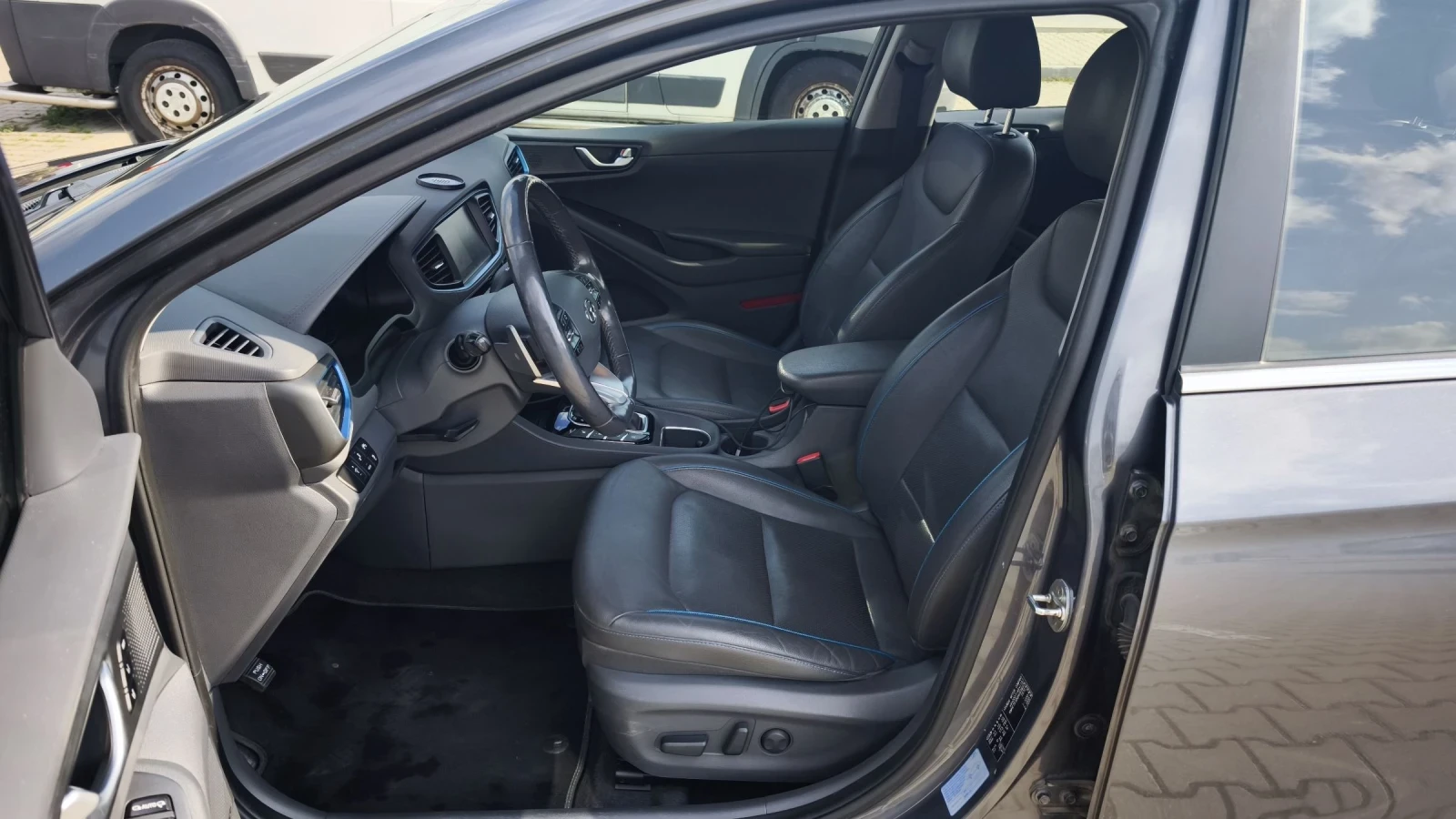 Hyundai Ioniq Plug-in , снимка 10 - Автомобили и джипове - 54005330