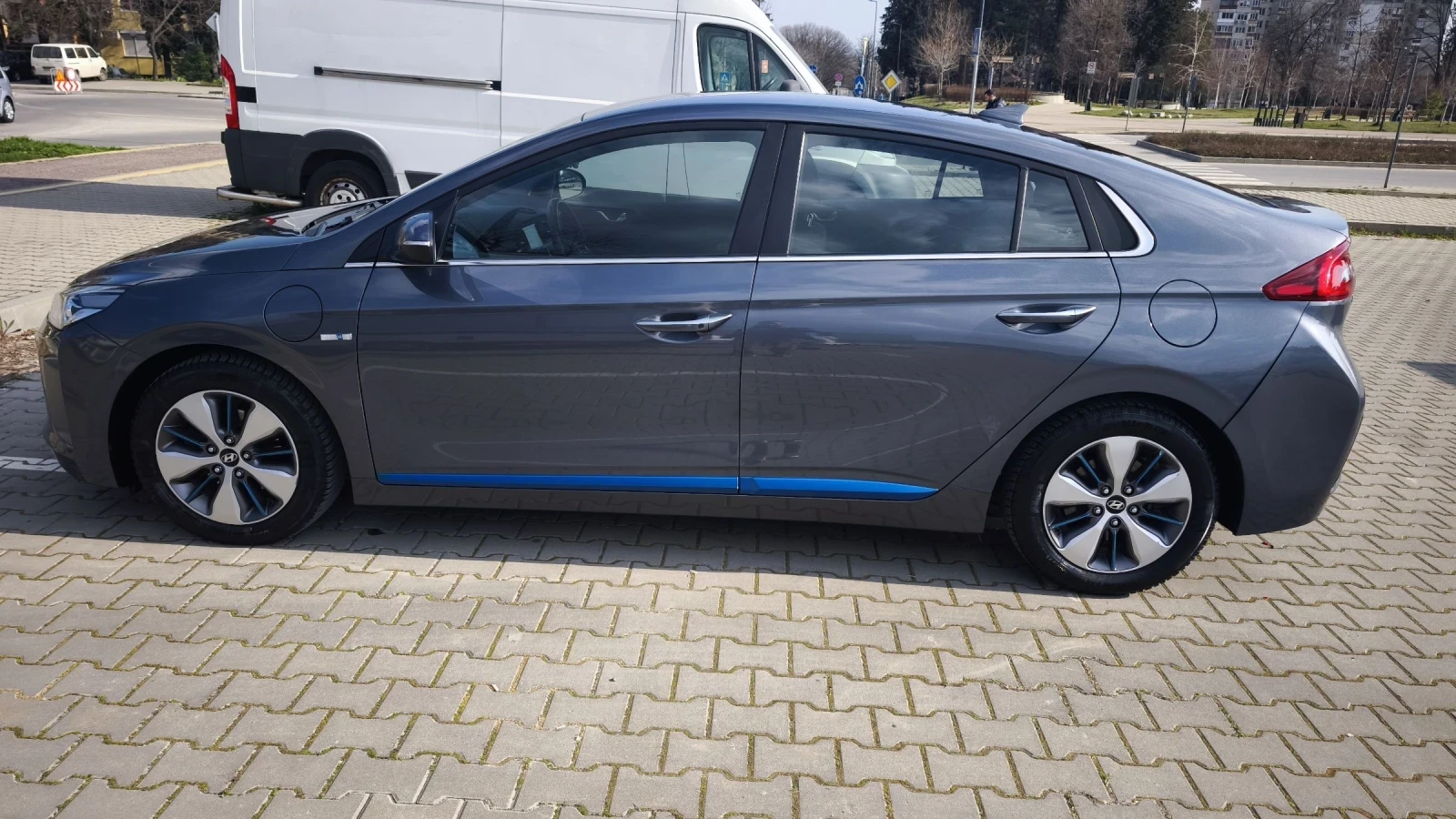 Hyundai Ioniq Plug-in , снимка 6 - Автомобили и джипове - 54005330