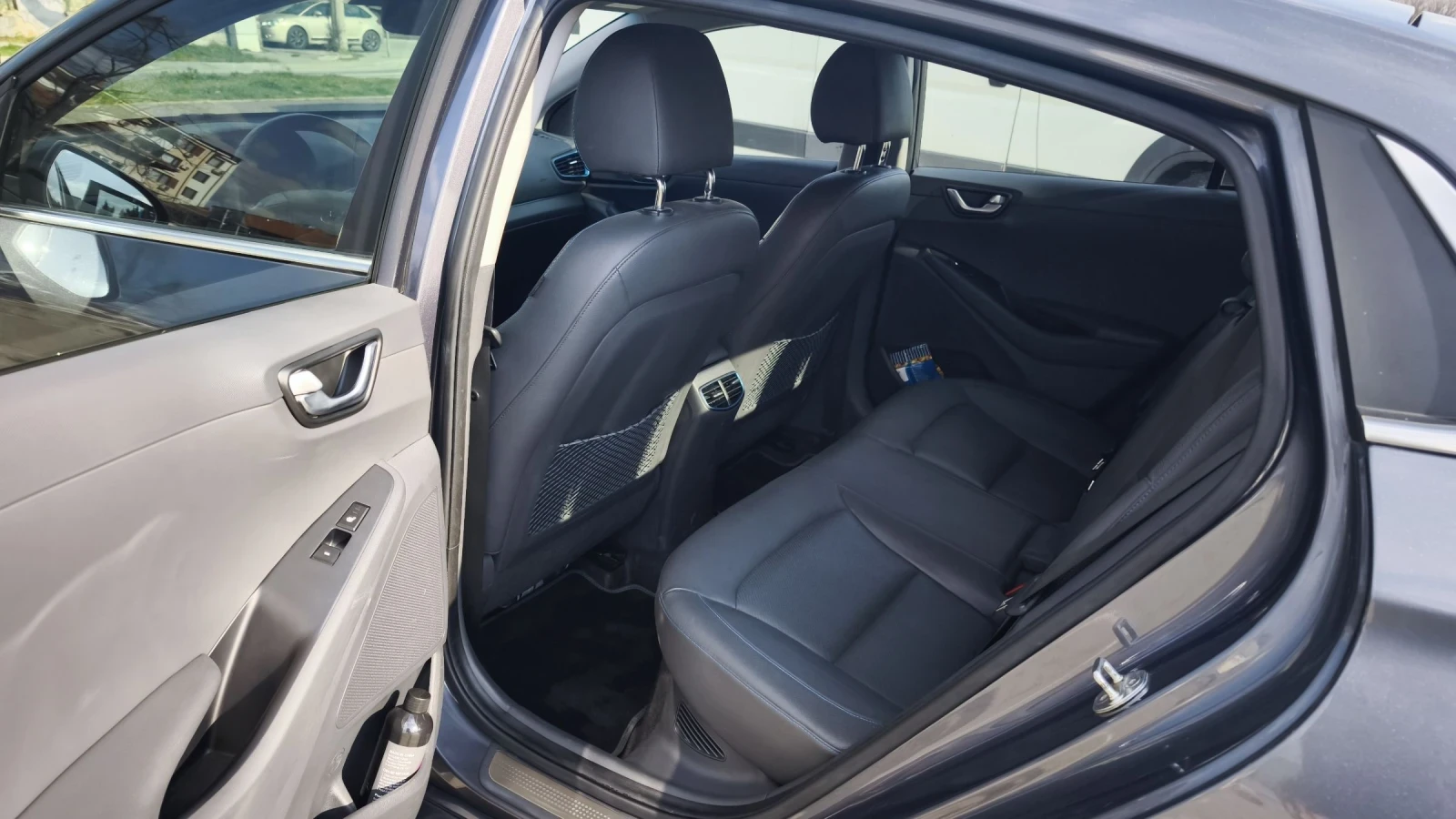 Hyundai Ioniq Plug-in , снимка 11 - Автомобили и джипове - 54005330