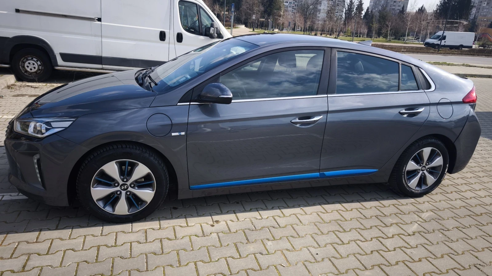 Hyundai Ioniq Plug-in , снимка 3 - Автомобили и джипове - 54005330