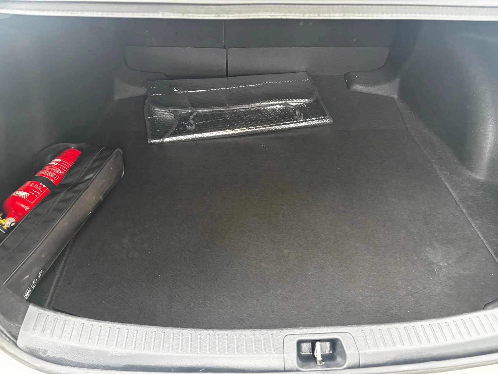 Toyota Corolla 1.8, снимка 10 - Автомобили и джипове - 54542324