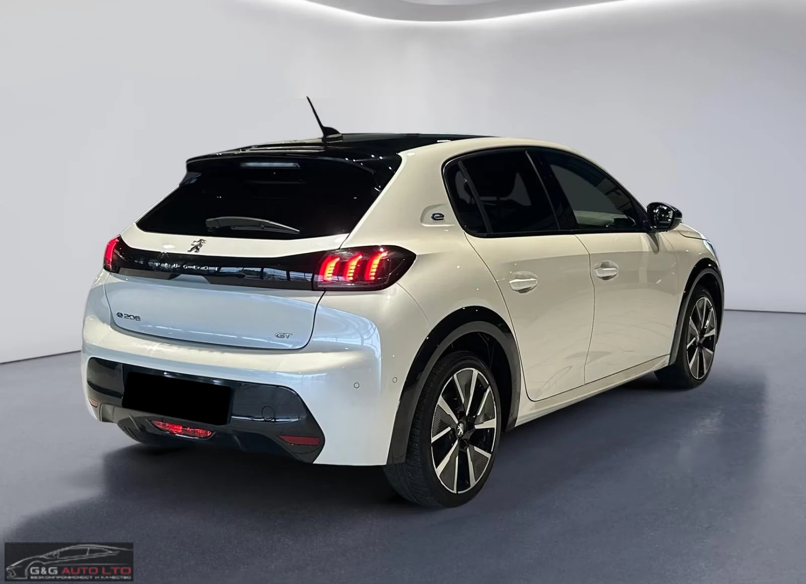 Peugeot 208 e-GT/136HP/CAM/CPLAY/KLESS/NAVI/LED/DIGI/314q, снимка 4 - Автомобили и джипове - 54591385