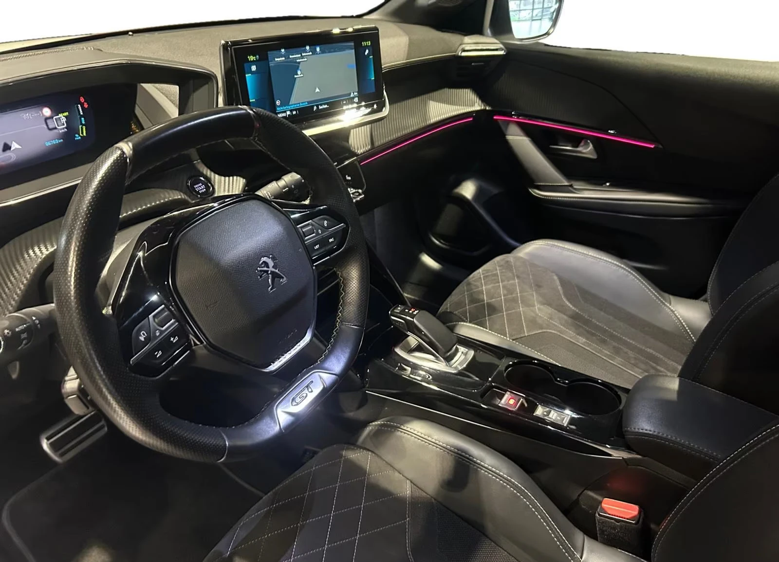 Peugeot 208 e-GT/136HP/CAM/CPLAY/KLESS/NAVI/LED/DIGI/314q, снимка 6 - Автомобили и джипове - 54591385