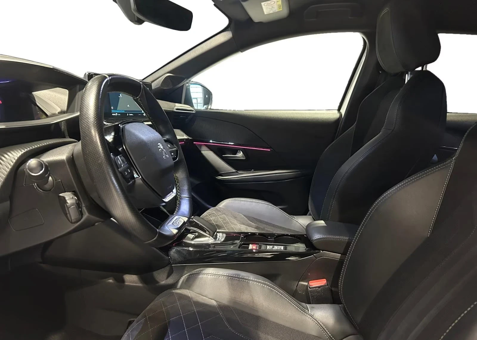 Peugeot 208 e-GT/136HP/CAM/CPLAY/KLESS/NAVI/LED/DIGI/314q, снимка 5 - Автомобили и джипове - 54591385
