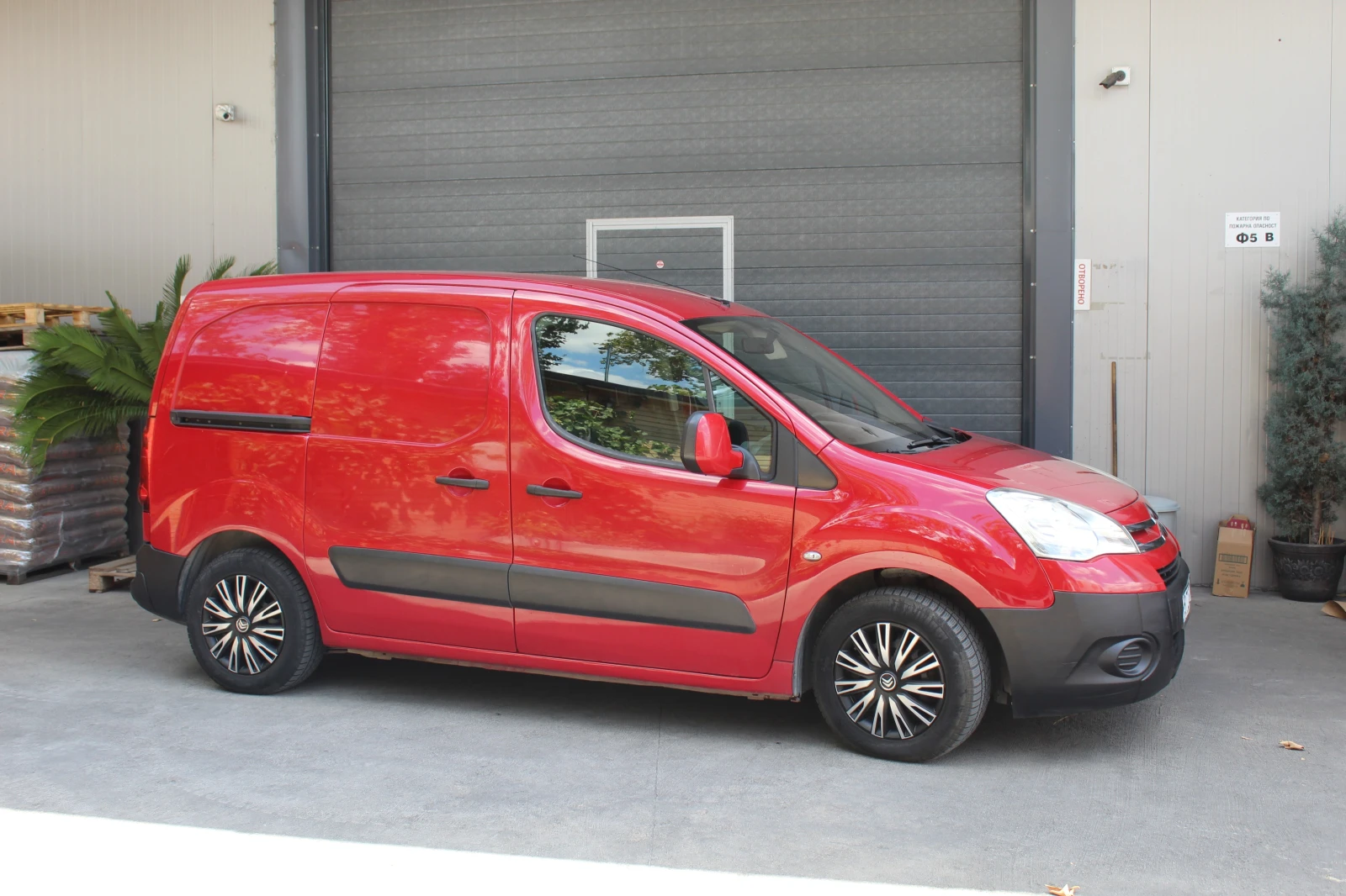 Citroen Berlingo 1.6HDI, снимка 8 - Автомобили и джипове - 55413702