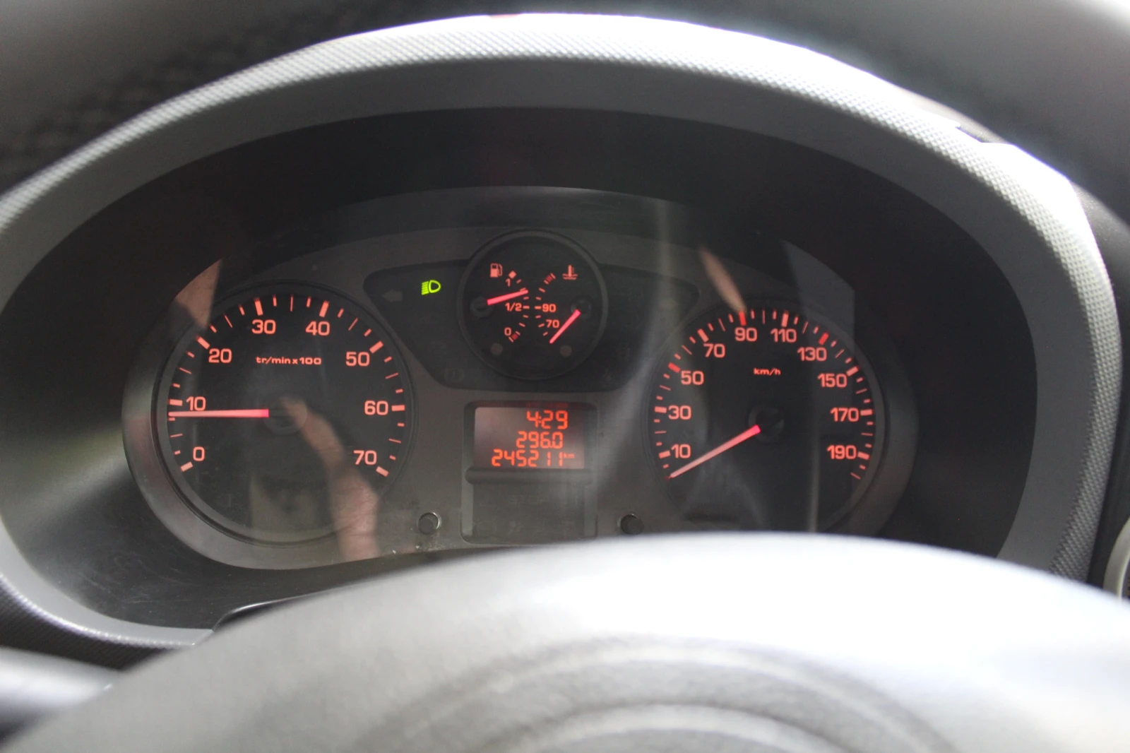 Citroen Berlingo 1.6HDI, снимка 12 - Автомобили и джипове - 55413702
