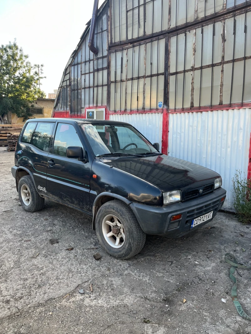 Nissan Terrano 2.4 i цял или на части, снимка 1 - Автомобили и джипове - 46882932