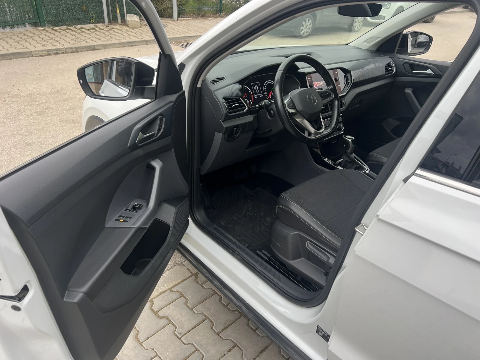 VW T-Cross, снимка 5 - Автомобили и джипове - 53710598