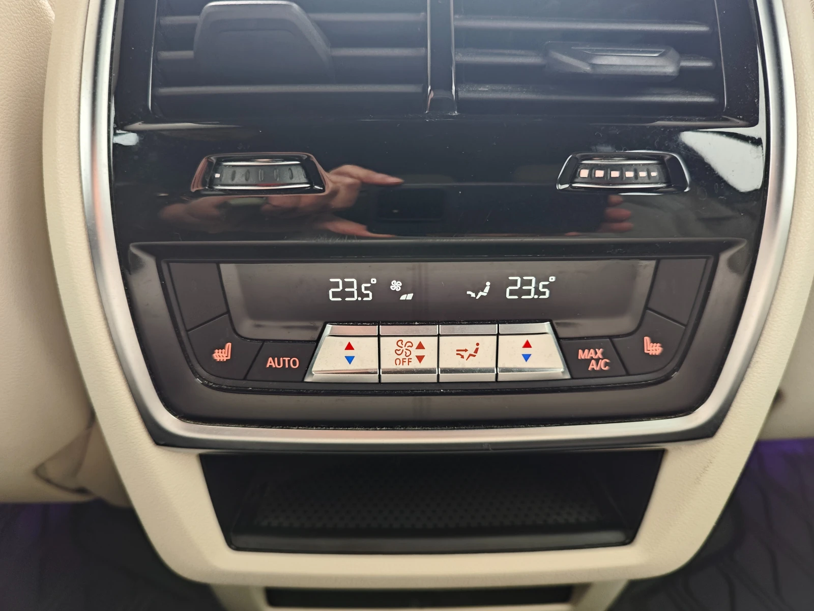 BMW X5 4.0i M-Sport X-drive 54000km. Pano Head Up Crystal, снимка 10 - Автомобили и джипове - 54277257