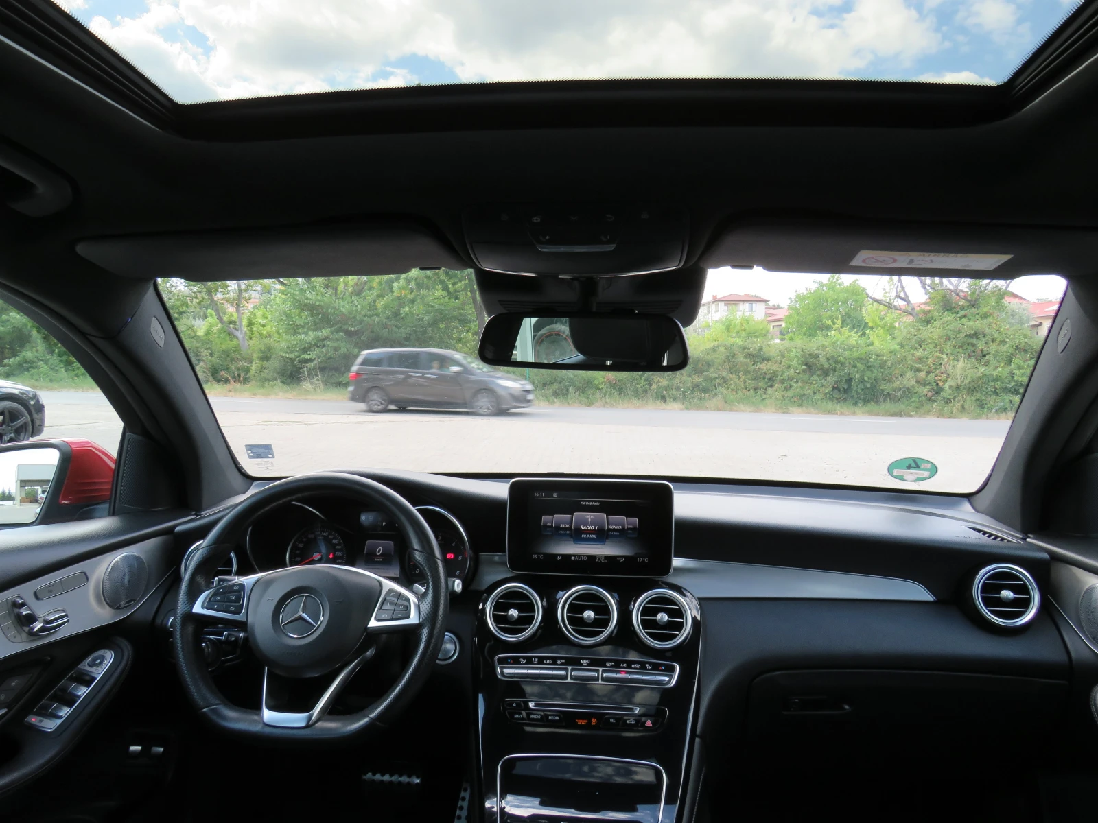 Mercedes-Benz GLC 350 350D AMG-9G-4X4-BURMESTER KEYLESS LED* , снимка 13 - Автомобили и джипове - 55706340