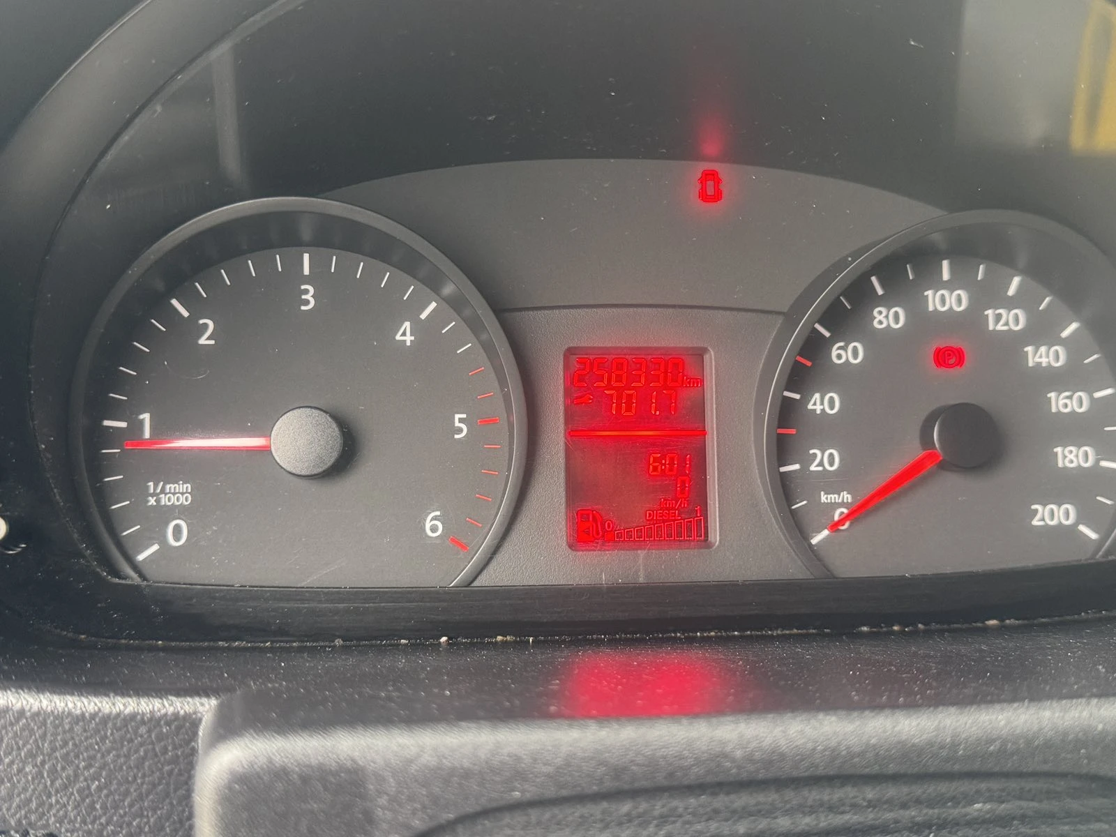 VW Crafter L1H1 KLIMATRONIK, снимка 8 - Бусове и автобуси - 56613402