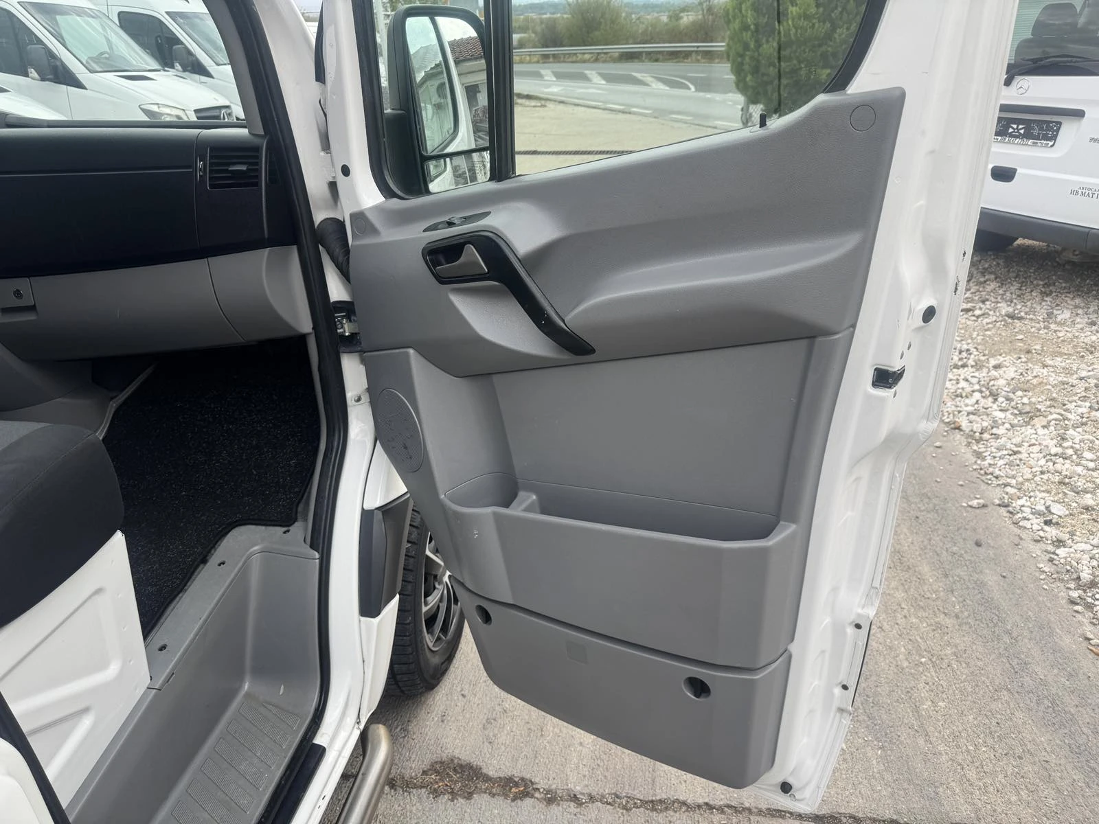 VW Crafter L1H1 KLIMATRONIK, снимка 16 - Бусове и автобуси - 56613402