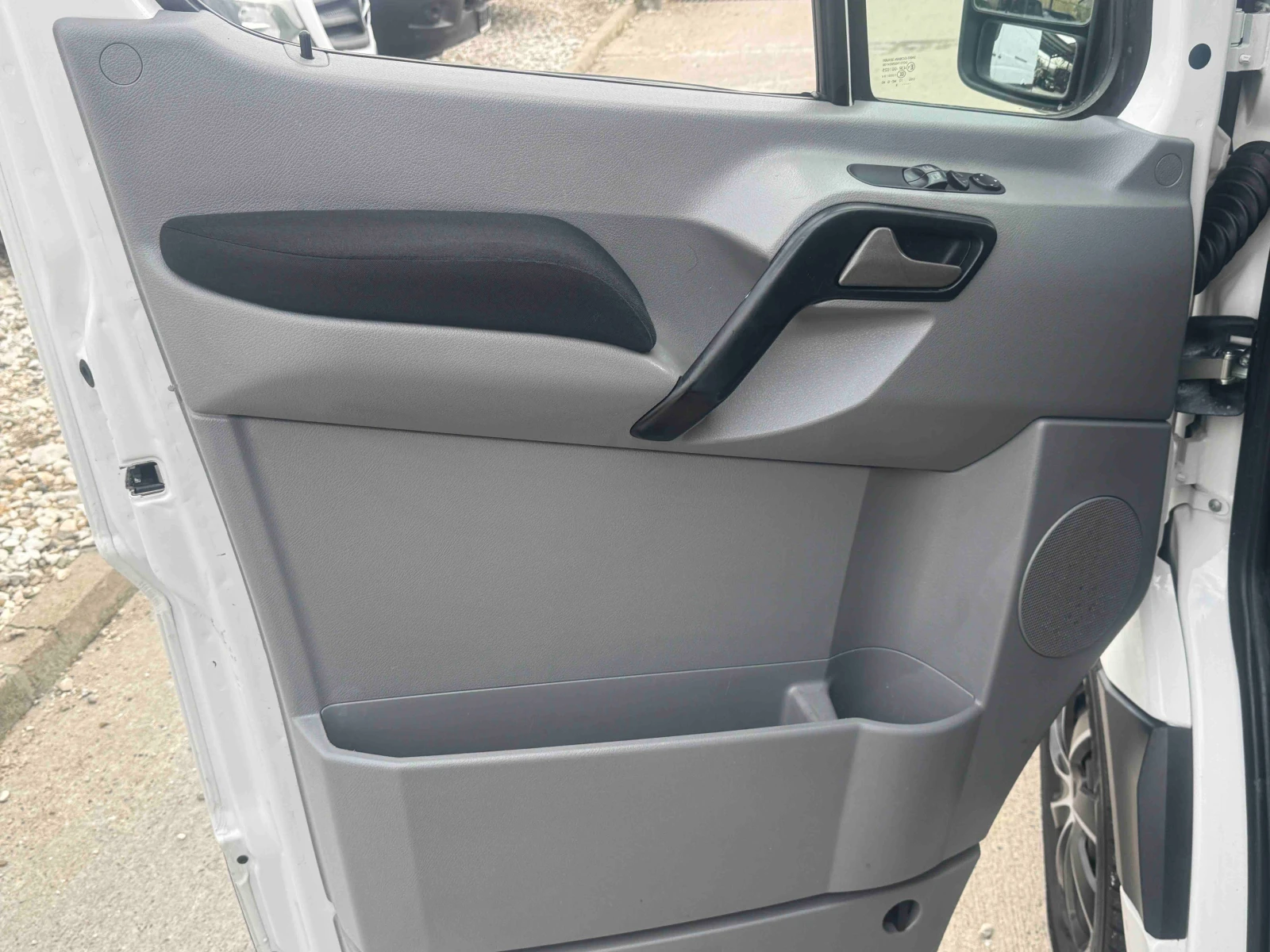 VW Crafter L1H1 KLIMATRONIK, снимка 7 - Бусове и автобуси - 56613402