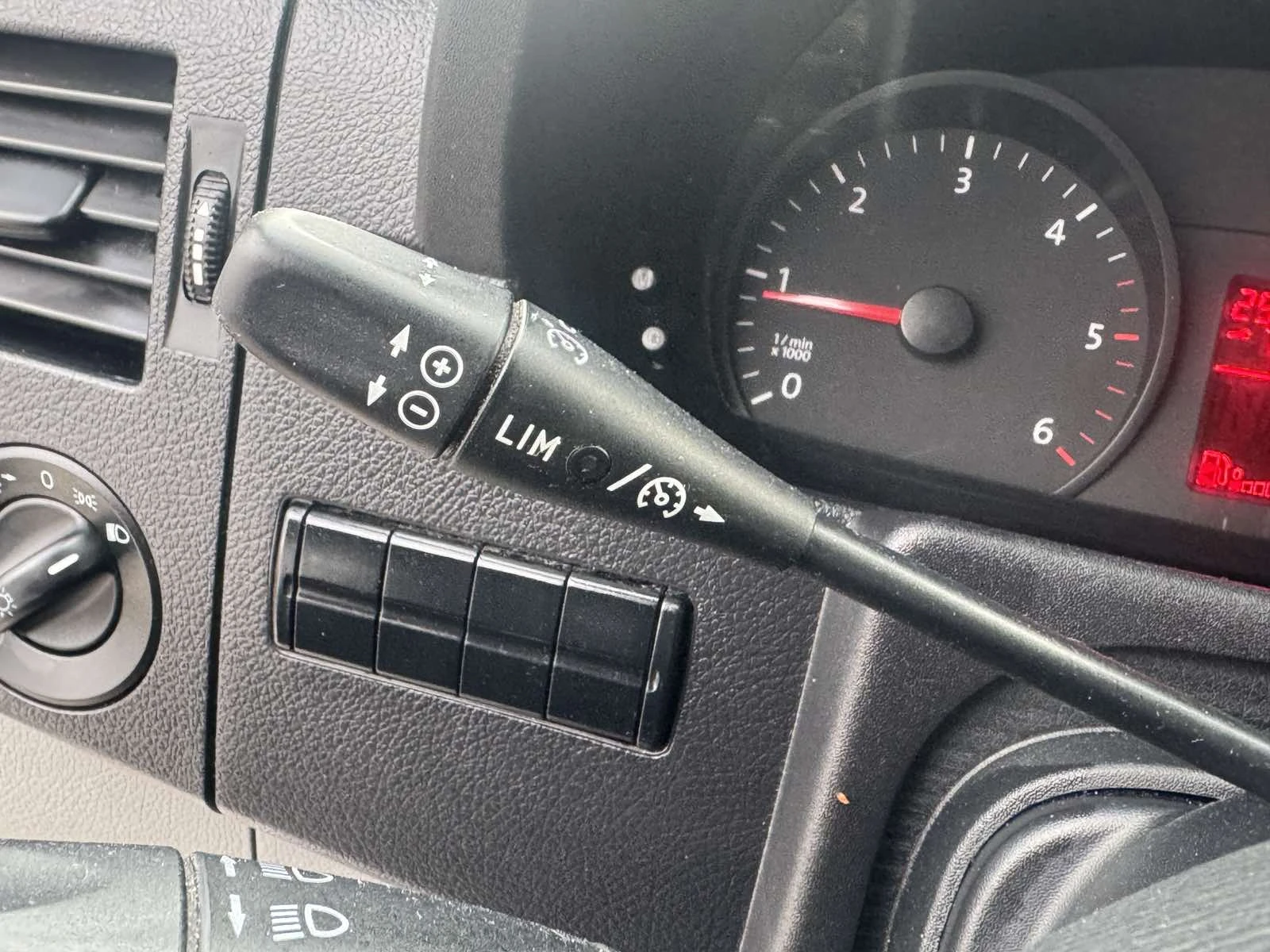 VW Crafter L1H1 KLIMATRONIK, снимка 17 - Бусове и автобуси - 56613402