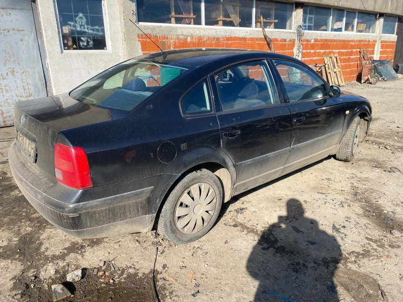 VW Passat 1.6, снимка 5 - Автомобили и джипове - 48991033