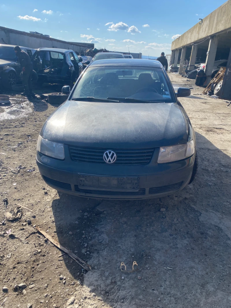 VW Passat 1.6, снимка 1 - Автомобили и джипове - 48991033