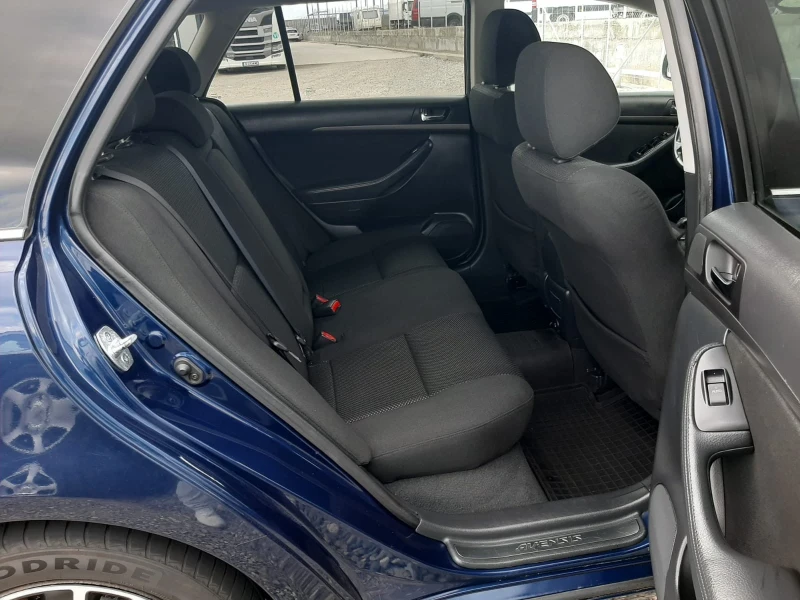 Toyota Avensis 1.8 фул екстри печка климатроник крайна цена, снимка 8 - Автомобили и джипове - 50095194