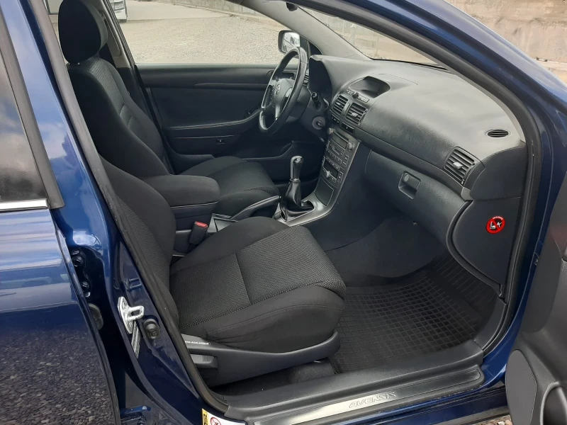 Toyota Avensis 1.8 фул екстри печка климатроник крайна цена, снимка 7 - Автомобили и джипове - 50095194