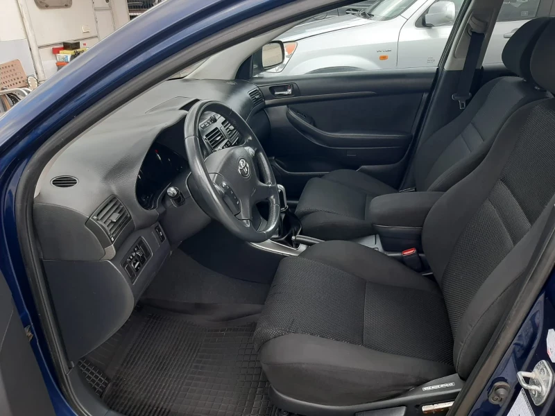 Toyota Avensis 1.8 фул екстри печка климатроник крайна цена, снимка 6 - Автомобили и джипове - 50095194