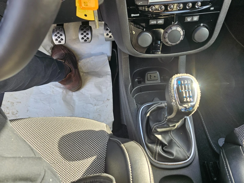 Opel Corsa 1, 6 turbo, снимка 11 - Автомобили и джипове - 52441749