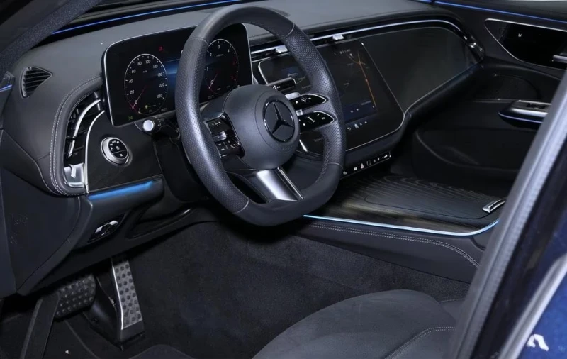 Mercedes-Benz E 220 AMG AHK LED KEYLESS-GO , снимка 3 - Автомобили и джипове - 52646822