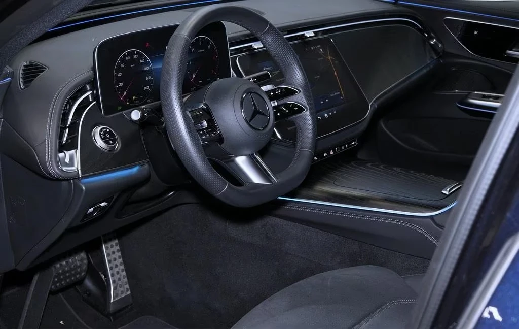 Mercedes-Benz E 220 AMG AHK LED KEYLESS-GO  - изображение 3