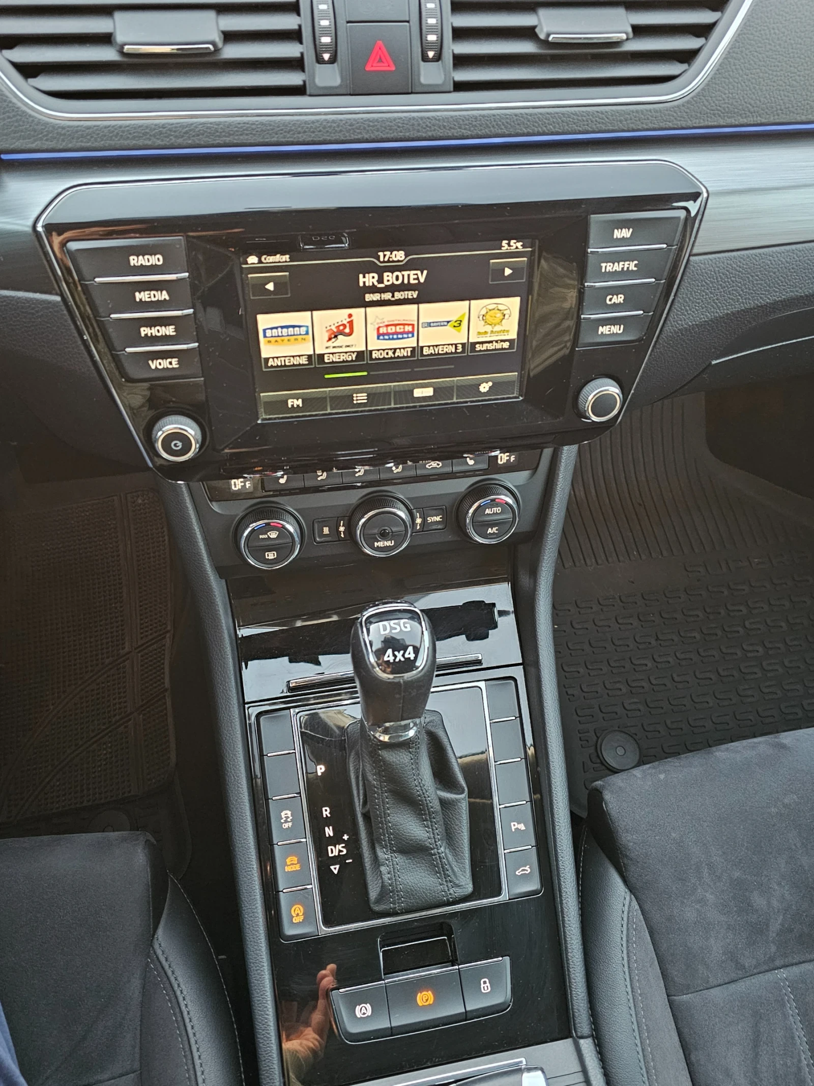 Skoda Superb 2.0TDI 4X4, снимка 14 - Автомобили и джипове - 53761594