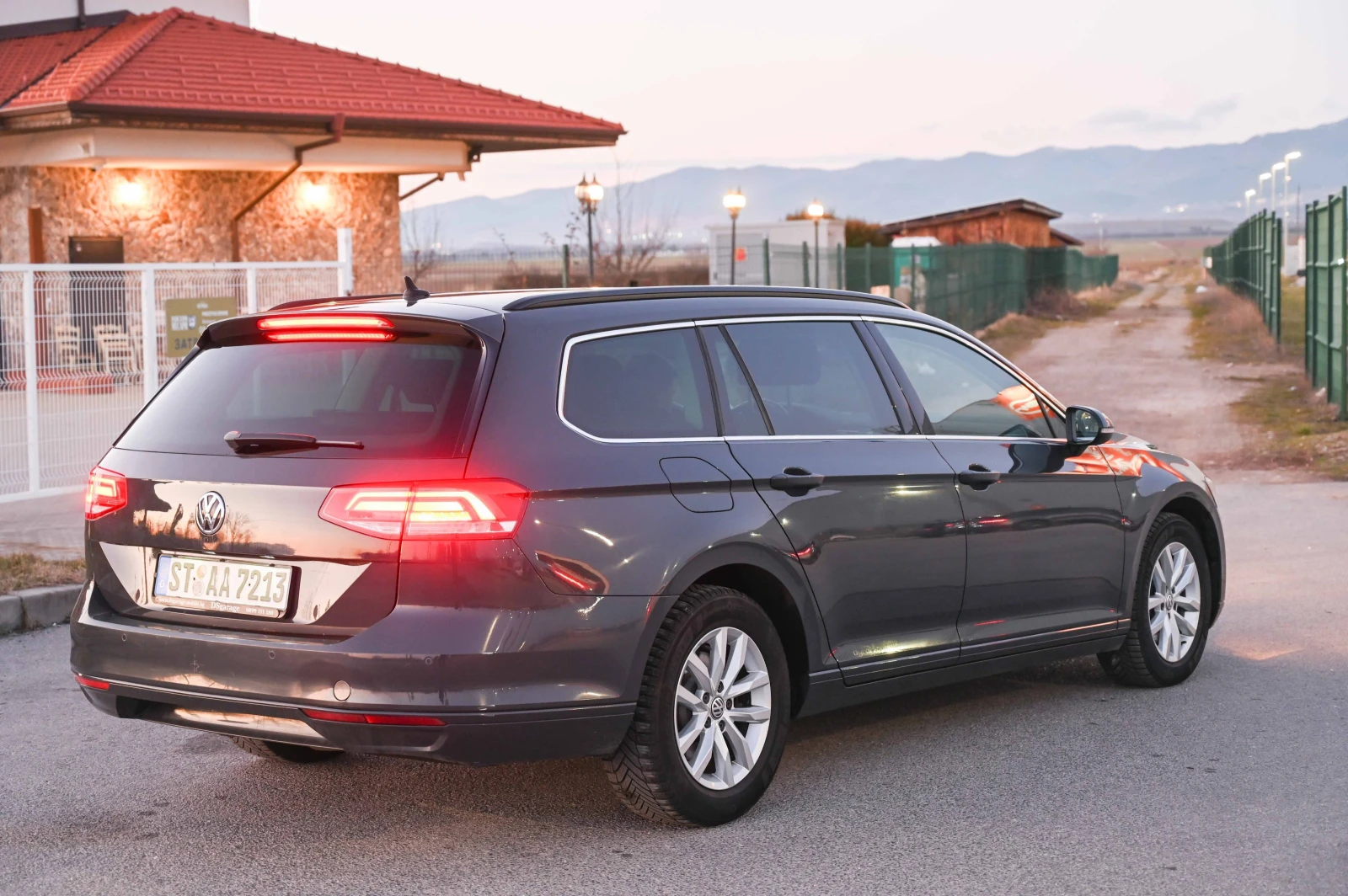 VW Passat 2.0TDI* Comfortline* ACC* Подгрев* Германия - изображение 4