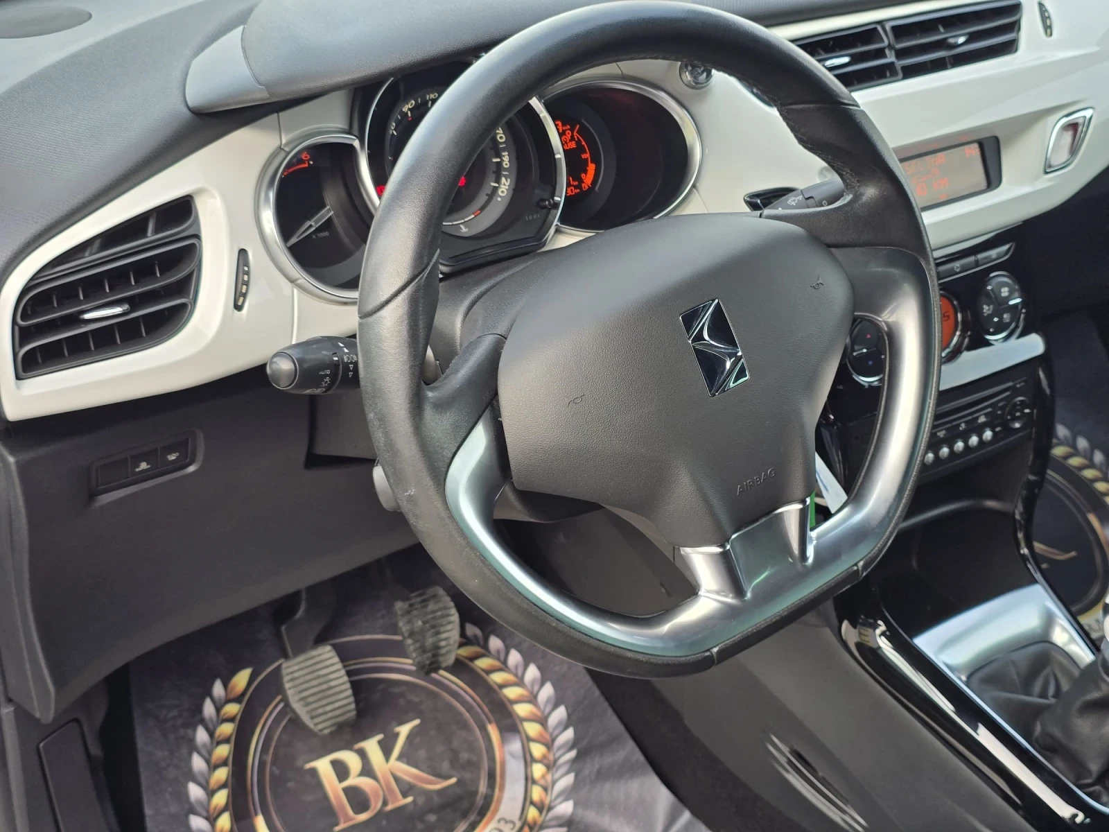 Citroen DS3 1.6HDI/92KS, снимка 9 - Автомобили и джипове - 53880751