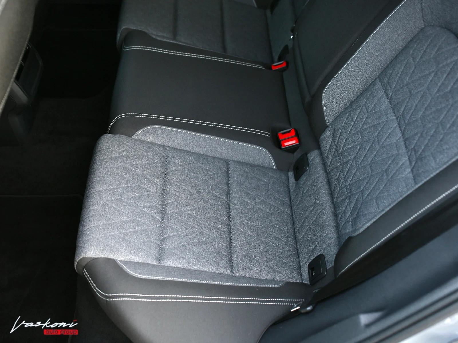 VW Passat 8.5 2.0 TDI, снимка 13 - Автомобили и джипове - 53999226