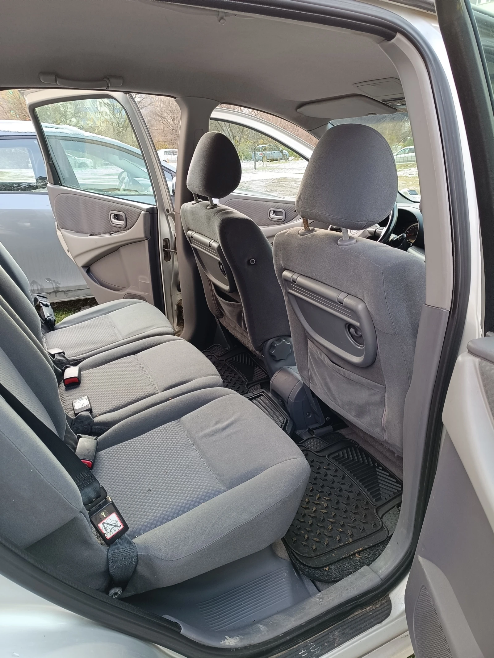 Nissan Almera tino 2.2d, снимка 8 - Автомобили и джипове - 54410082