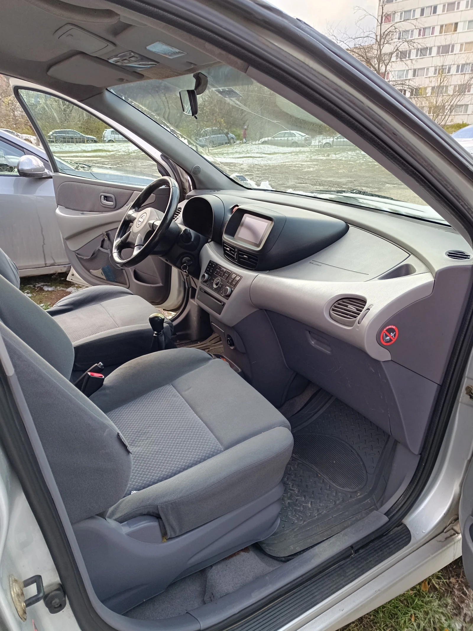 Nissan Almera tino 2.2d, снимка 7 - Автомобили и джипове - 54410082