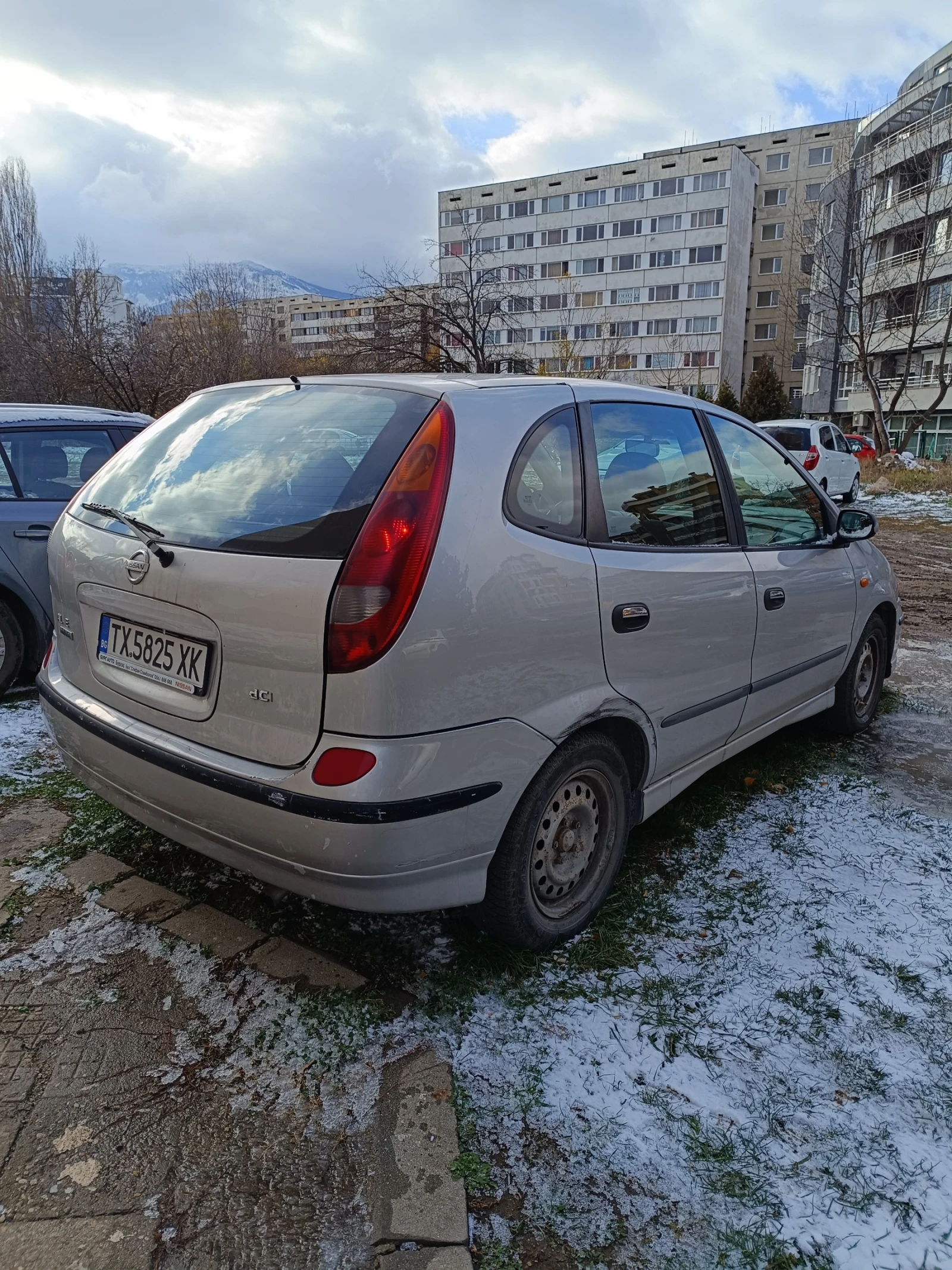 Nissan Almera tino 2.2d, снимка 3 - Автомобили и джипове - 54410082