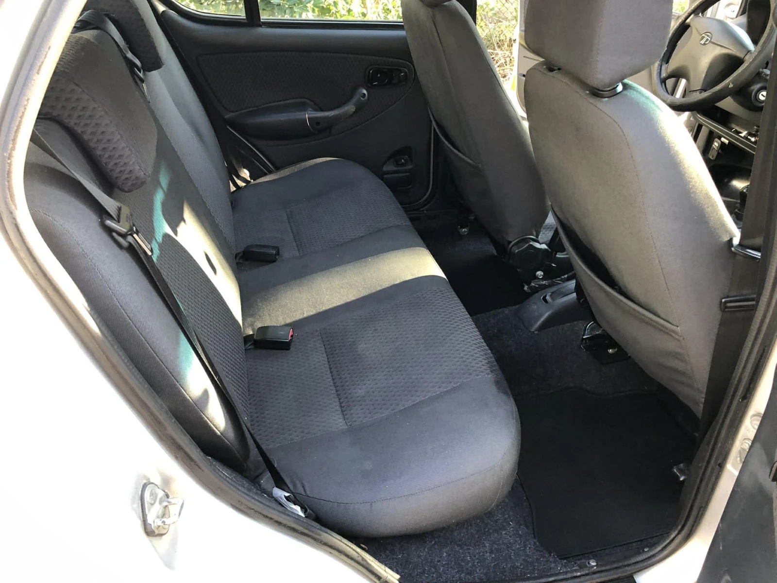 Tata Indica 1.4i, снимка 15 - Автомобили и джипове - 54415014