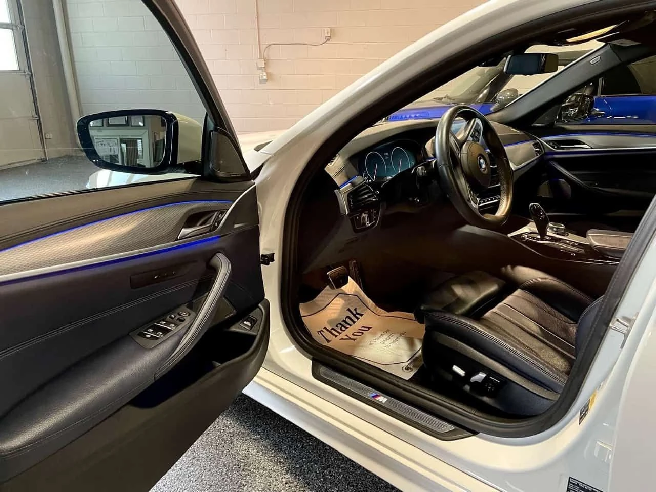 BMW 540 * 540i xDrive Sedan M PKG| BLUE INT| CARPLAY| LANE, снимка 9 - Автомобили и джипове - 54947726